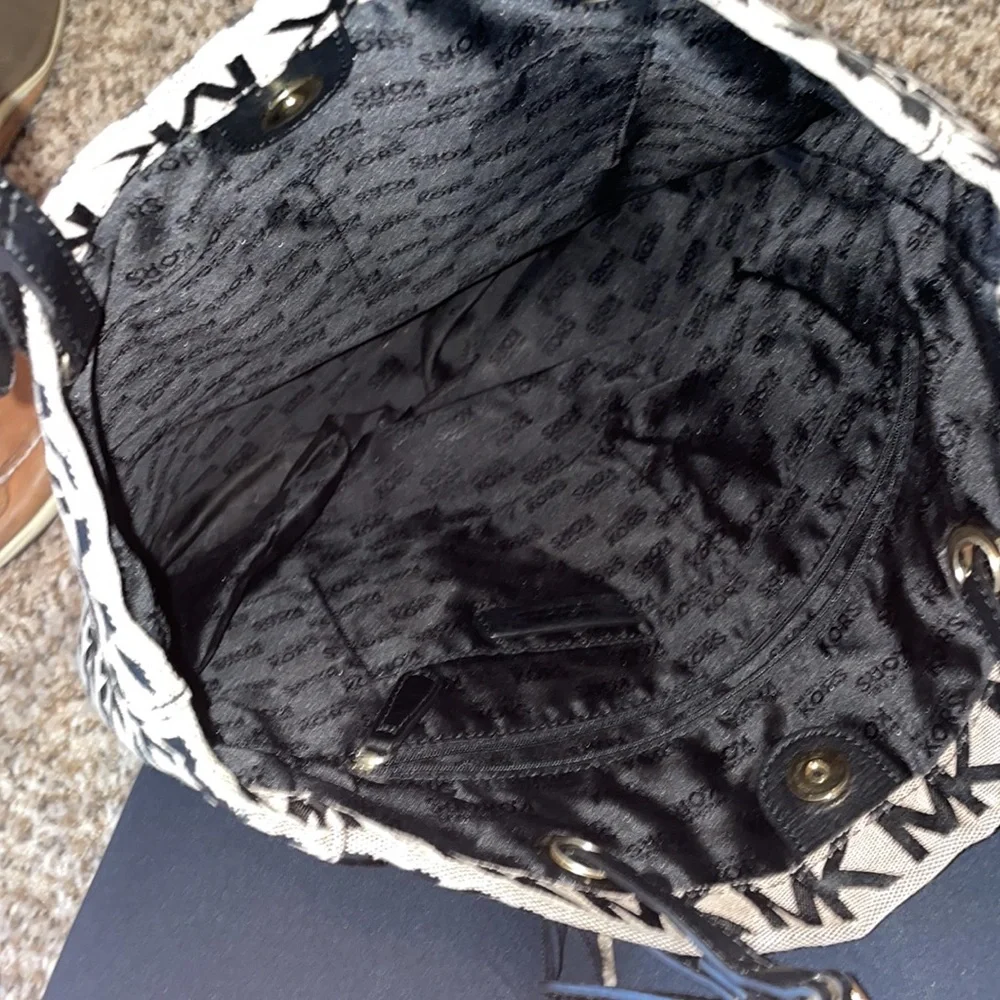Micheal Kors Purse - Picture 3 of 3